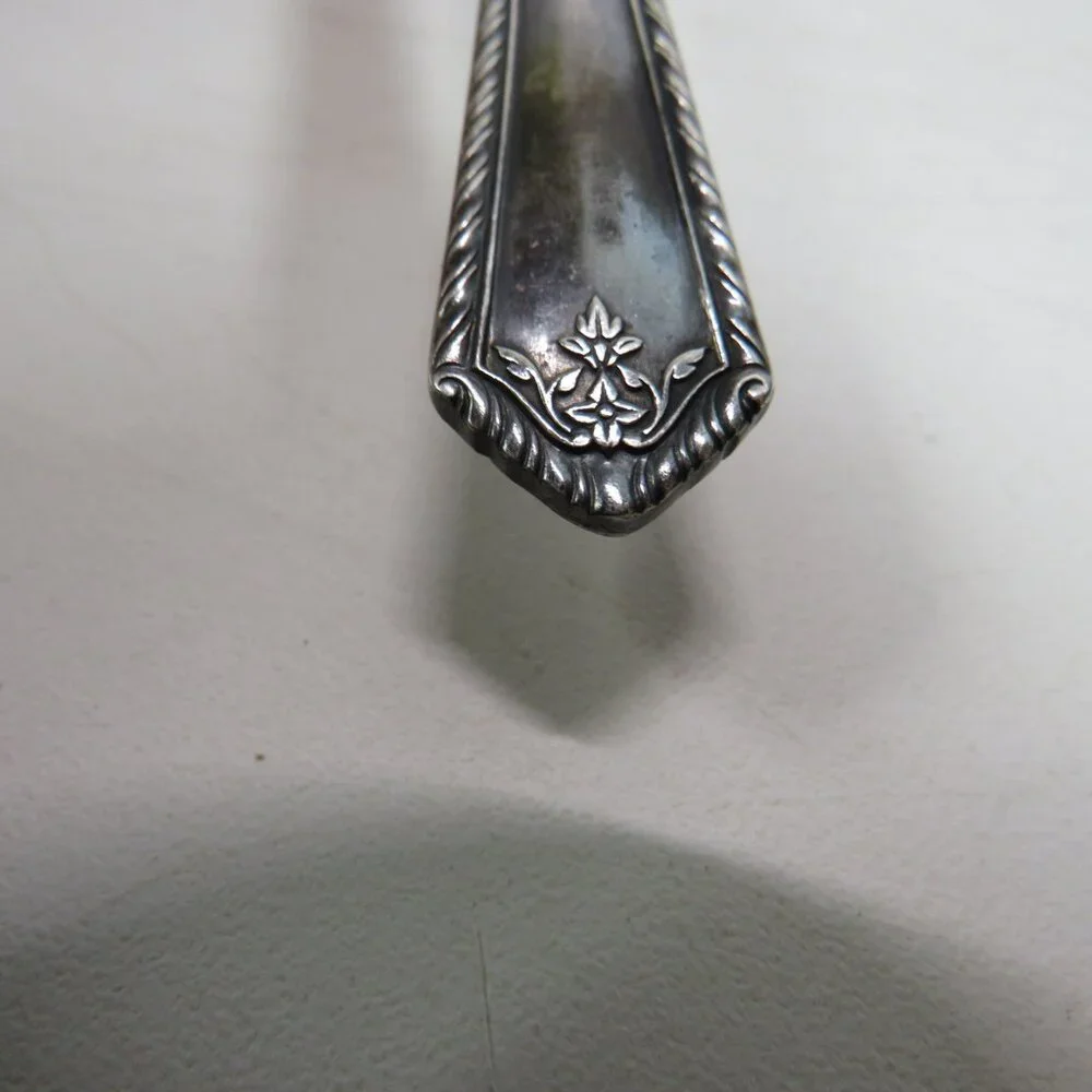 Grosvenor Butter Knife 1921 Oneida AA Silver Plated